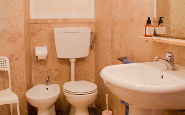 ALFAMA 3B - Balby's Bed&Breakfast
