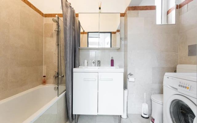 Lovely Two Level Apartment For Families