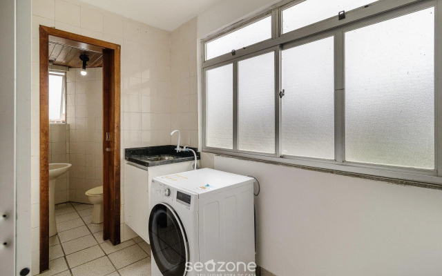 Apto com sacada a 100m da praia - Ingleses EAB203