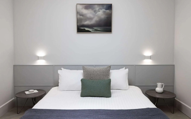 Mantra One Sandy Bay Road