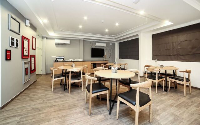 OYO Townhouse 062 Cyber City