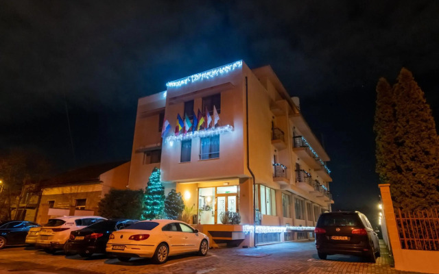 Hotel Oxford Inn & Suites
