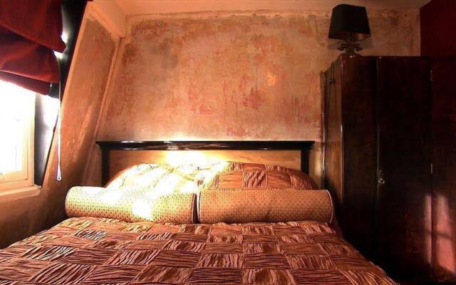 Rough Luxe Hotel
