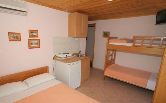 Xanthos Rooms