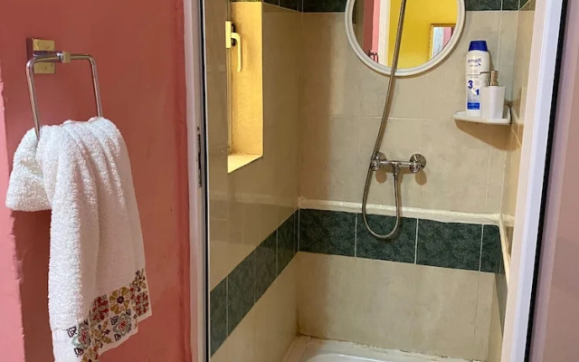 Ground Floor Maisonette In Birzebbugia