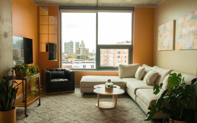 Designer, Spacious 1BD in Historic District