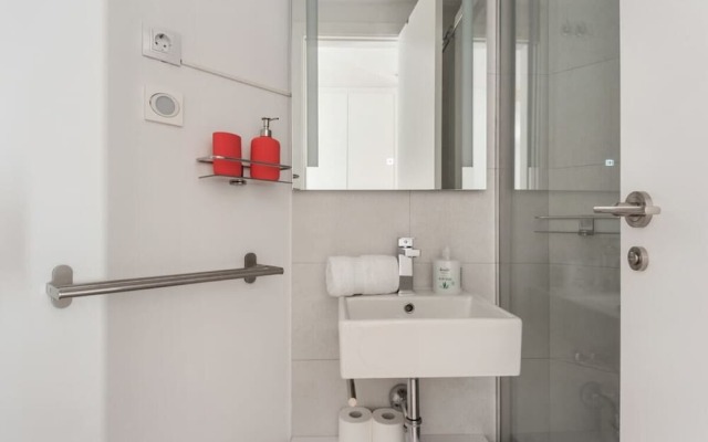 Incredible Design 2bedroom Apt, Sleeps 6 in Centro