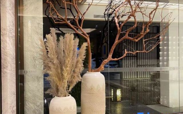 Jianguo Puyin Hotel (Qingdao Wusi Square Qingdao University Branch)