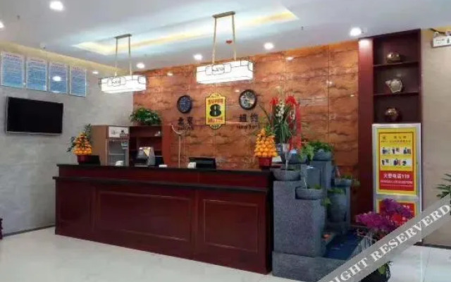 Super 8 Hotel (Jinxiang Tianxing Plaza)