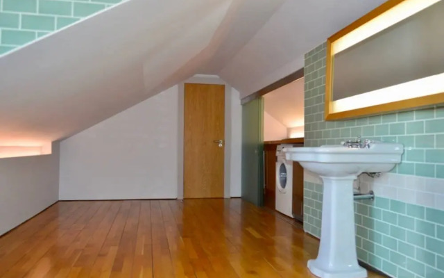 Incredible Edinburgh Penthouse Apartment With Roof Terrace