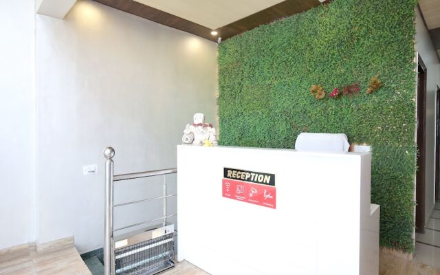 OYO 15644 Hotel Karma