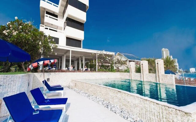 Nern Chalet Beachfront Hotel