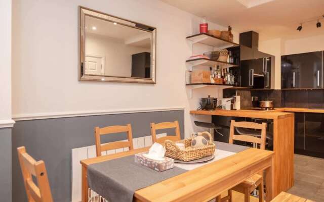 Modern 1 Bed, up to 4 Guests, Tower Bridge