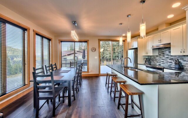 Lookout Lodge By Bear Country