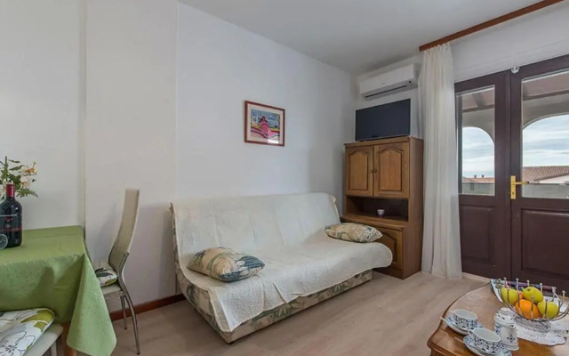 Apartments with a parking space Novigrad - 2536