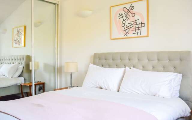 Well-Appointed 2 Bedroom East London Flat