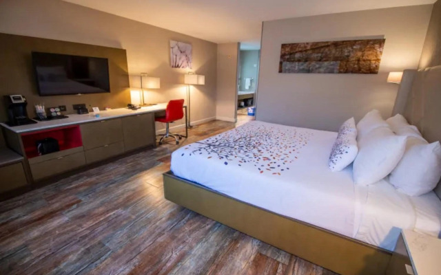 Empieria High Sierra Hotel