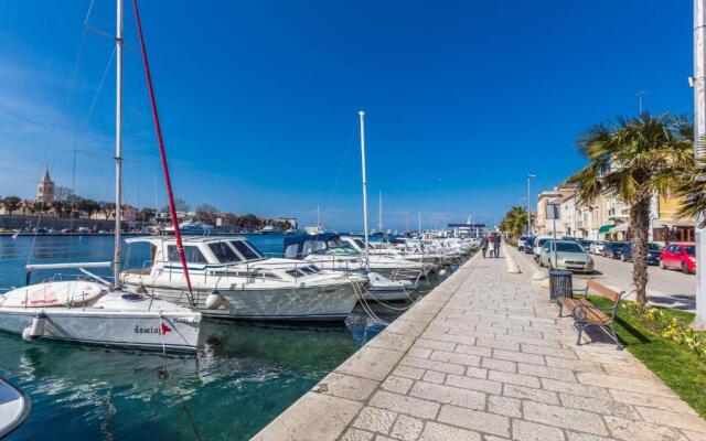 Lux Apartment near bridge