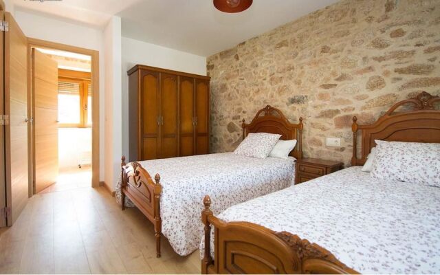 House - 4 Bedrooms with WiFi - 107751