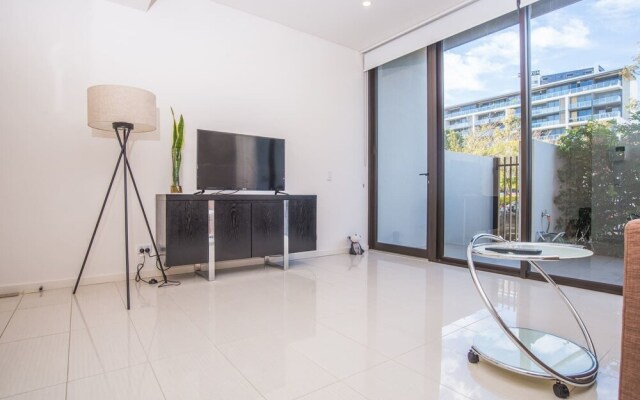 Spacious And Cozy Zetland Apartment