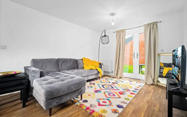 Spacious 4-bed House in Leicester/free Parking