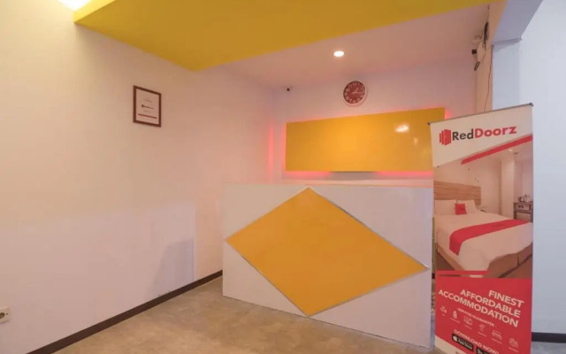 RedDoorz near ITC Mangga Dua