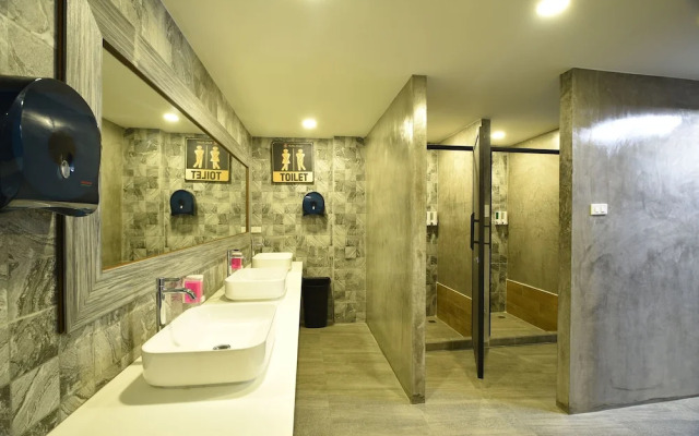 KOKO Hostel- Adults Only