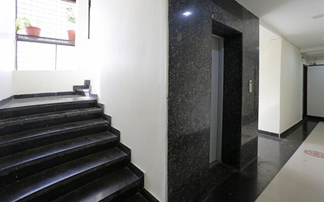 OYO 2229 Hotel Golden Wings