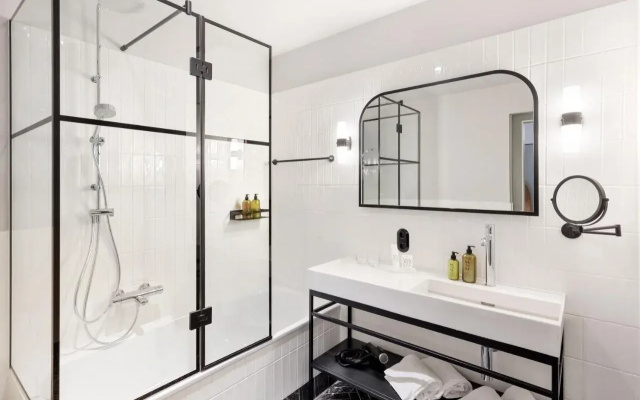 Astoria Vienna, Curio Collection by Hilton