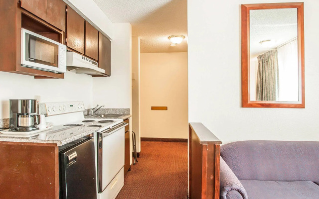 Rodeway Inn & Suites Hwy 217 & 26 W