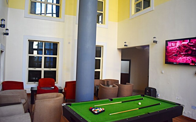 Davis Hotel & Suites