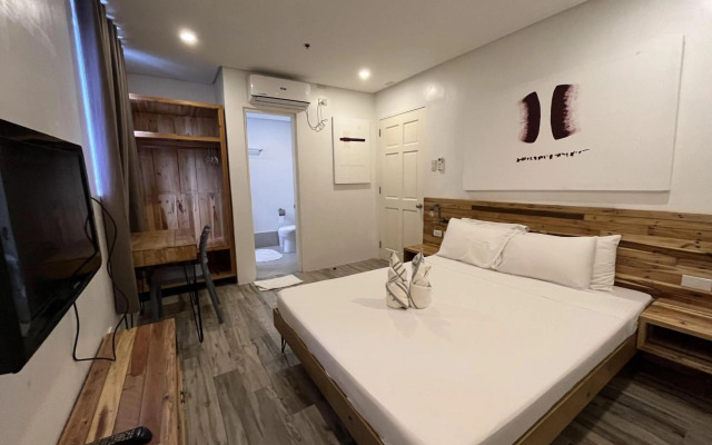 Blue Lagoon Inn & Suites