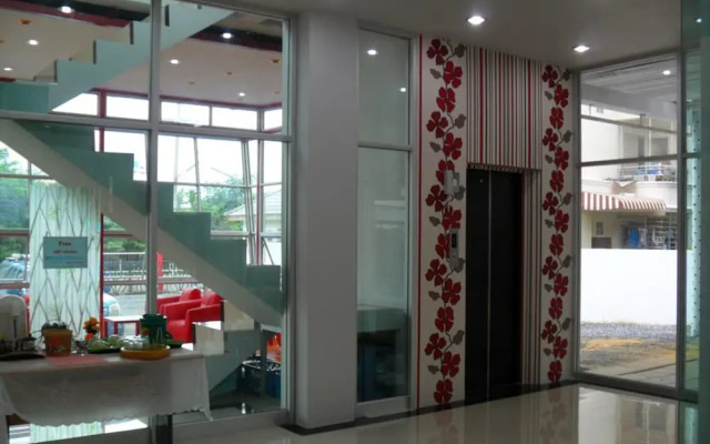 Choke-Set-Thee House