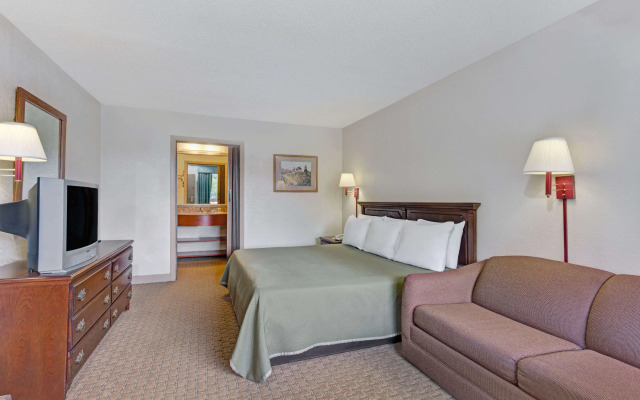 Travelodge by Wyndham Suites Virginia Beach Oceanfront