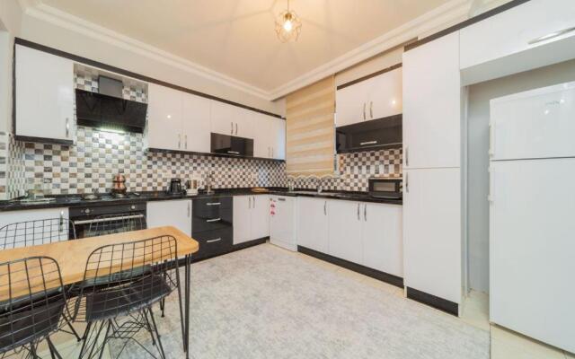 Vibrant Flat With Lovely Balcony in Muratpasa