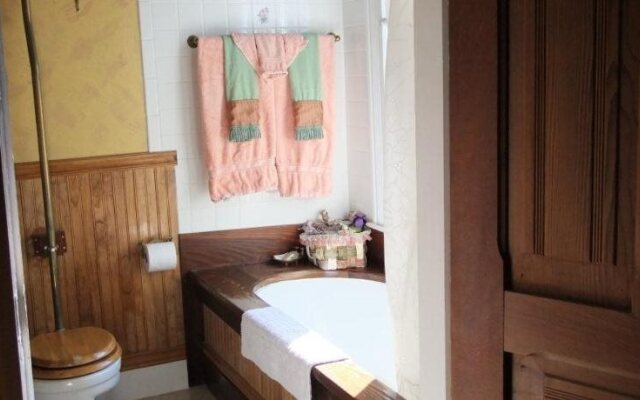 Robins Nest Bed & Breakfast