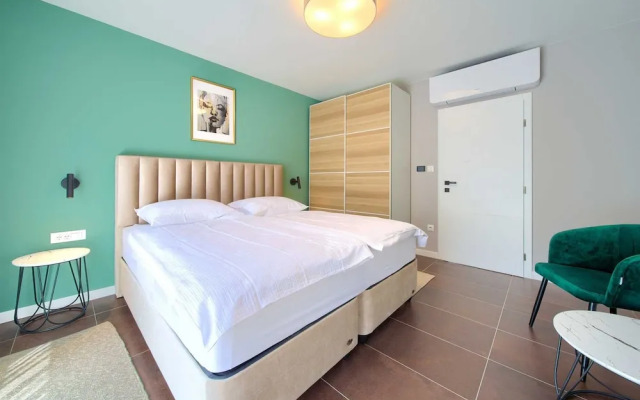 Villa Astrum With Heated Pool Jacuzzi and Sauna