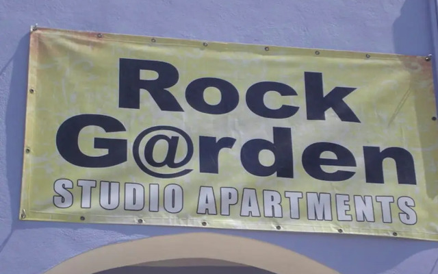 Room in Studio - Rustic and Spacious Studio by the Beach