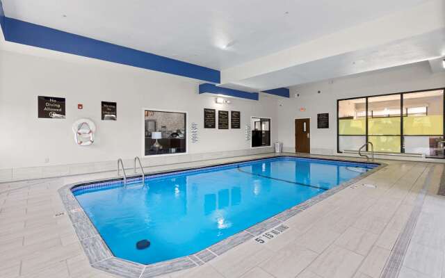 Comfort Inn & Suites St. Louis - Hazelwood