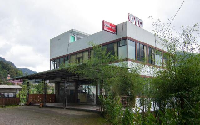 Oyo 1543 Sibayak Ncole