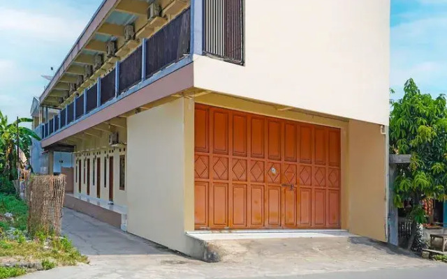 OYO 92704 Pondok Bunga Lily