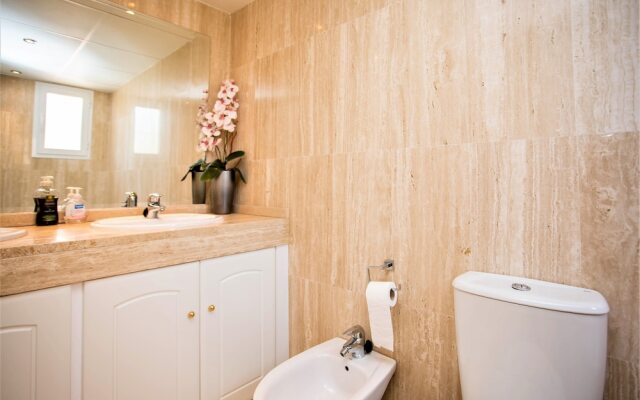 Duplex, Penthouse, 2/2 with Spectacular Views TV27