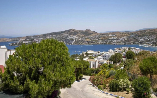 3 BR Comfy House with Peaceful View in Yalikavak