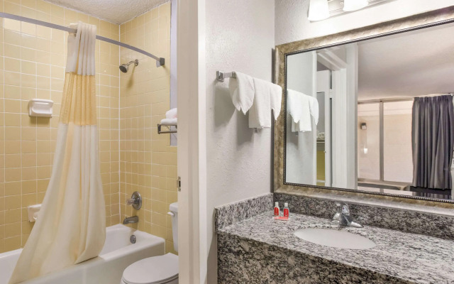 Econo Lodge Cave City