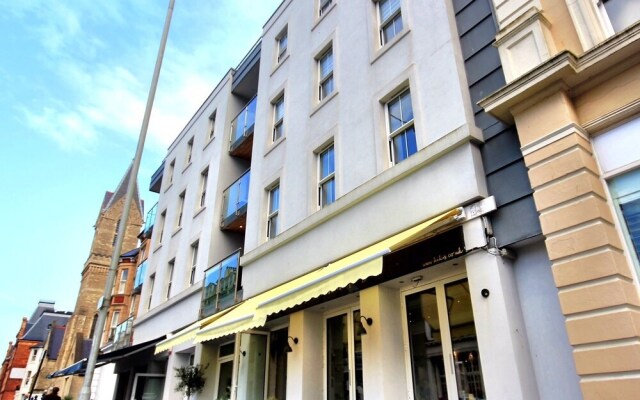 Palmeira Plaza Apartments