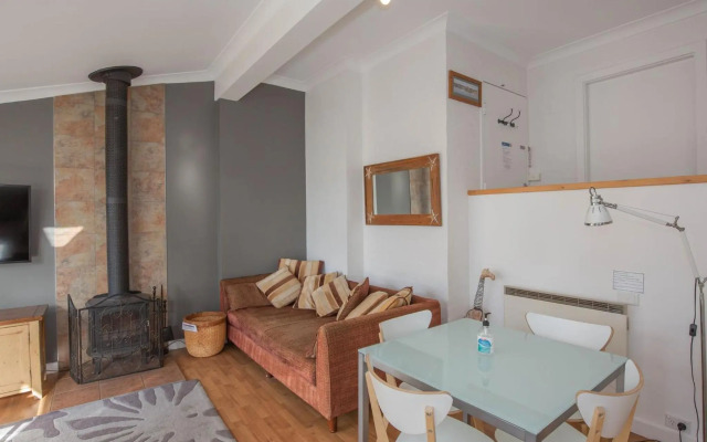 Dauphine 1/23 Townsend Street