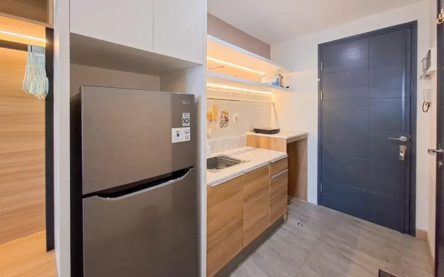 Wooden Tone Studio At At Collins Boulevard Apartment