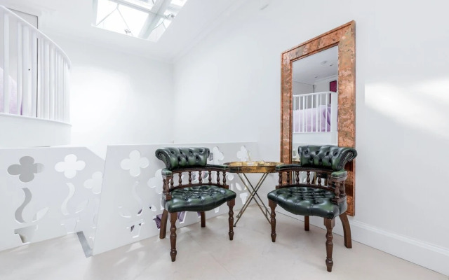 Distinctive apartment for 3 with mezz
