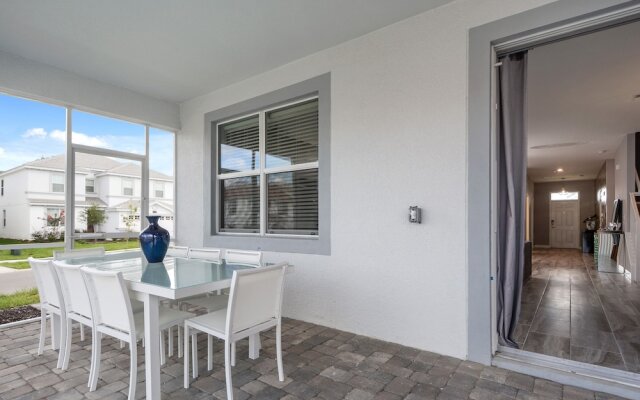 8 BD 5 BH Pool and Spa