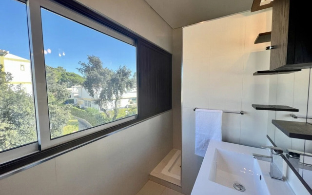 Quarteira Classic With Pool by Homing